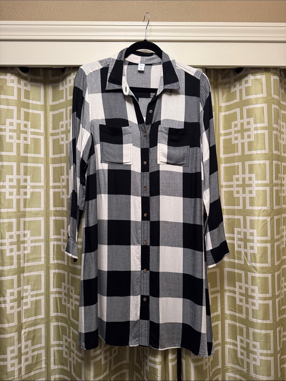 Old Navy Black and White Plaid Long Sleeve Shirt Dress